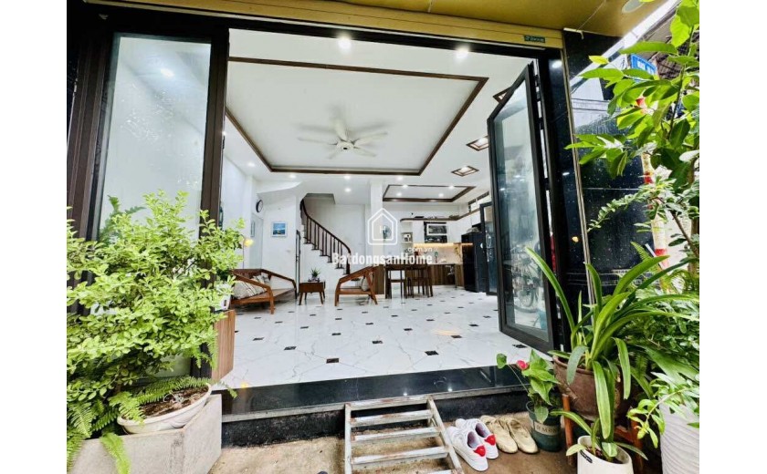 Siêu Phẩm Tân Mai - Nhà Lô Góc, Ô Tô Đỗ Cửa, Sân Vườn Xanh Mát, Giá Hợp Lý